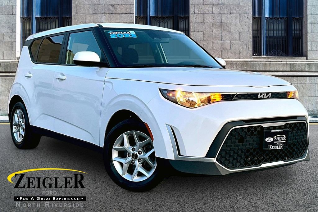 Used 2023 Kia Soul LX w/ LX Technology Package image 1