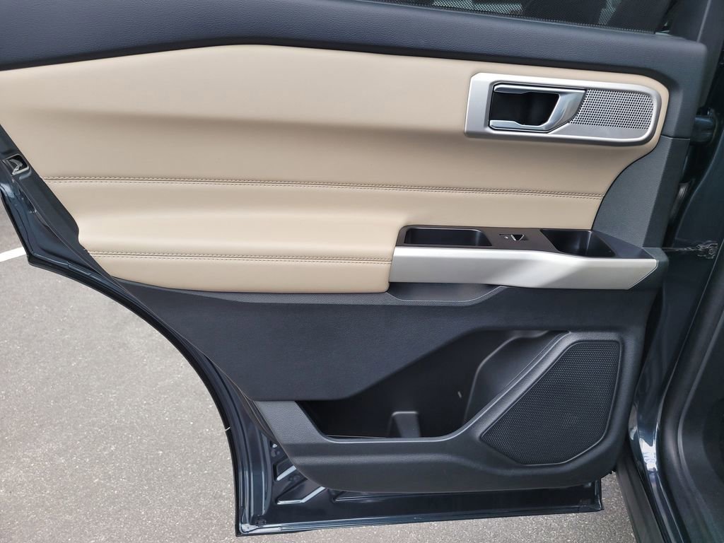 Certified 2022 Ford Explorer Limited w/ Equipment Group 301A image 9