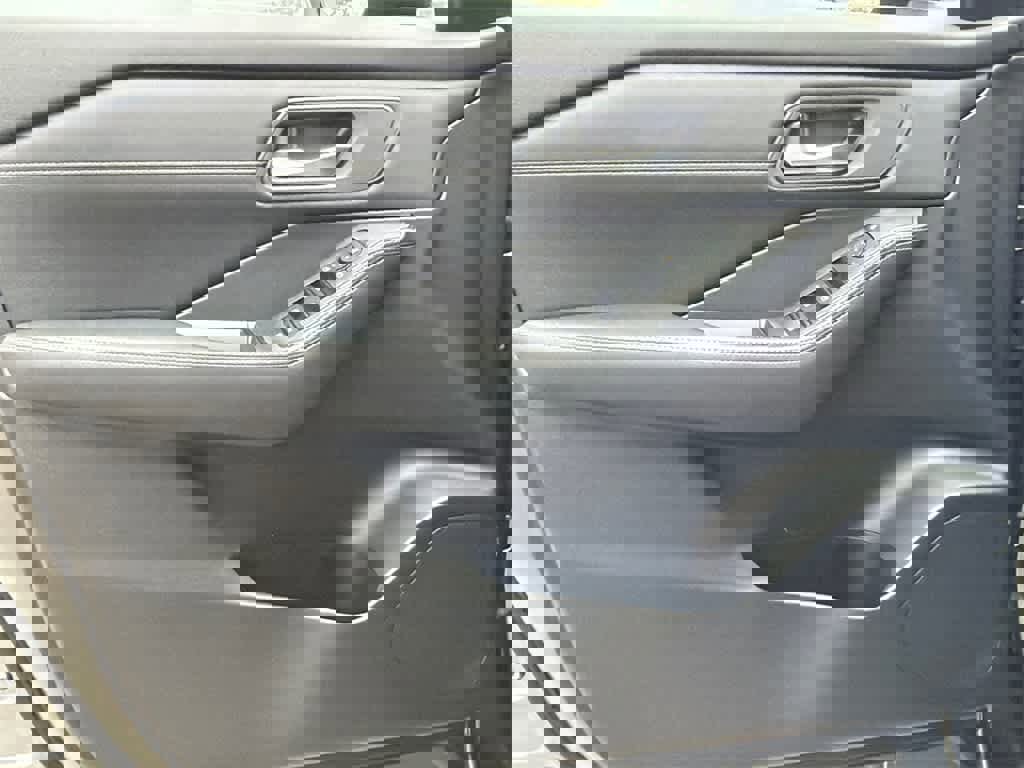 Used 2024 Nissan Rogue SV w/ SV Premium Package image 11