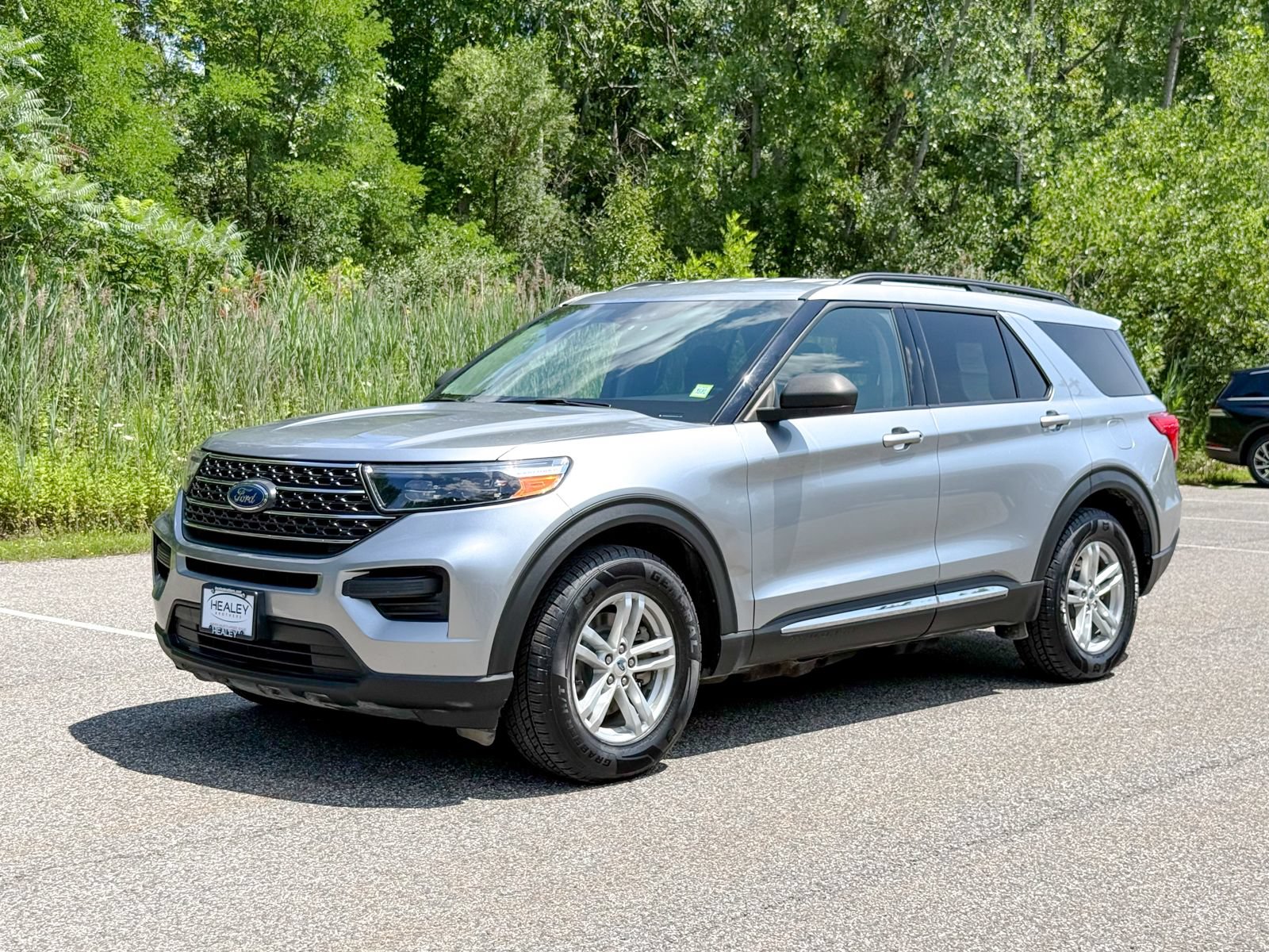 Certified 2022 Ford Explorer XLT w/ Class IV Trailer Tow Package AWD/4WD image 3