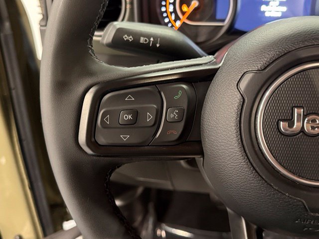 Used 2025 Jeep Gladiator Mojave w/ Convenience Group AWD/4WD image 15