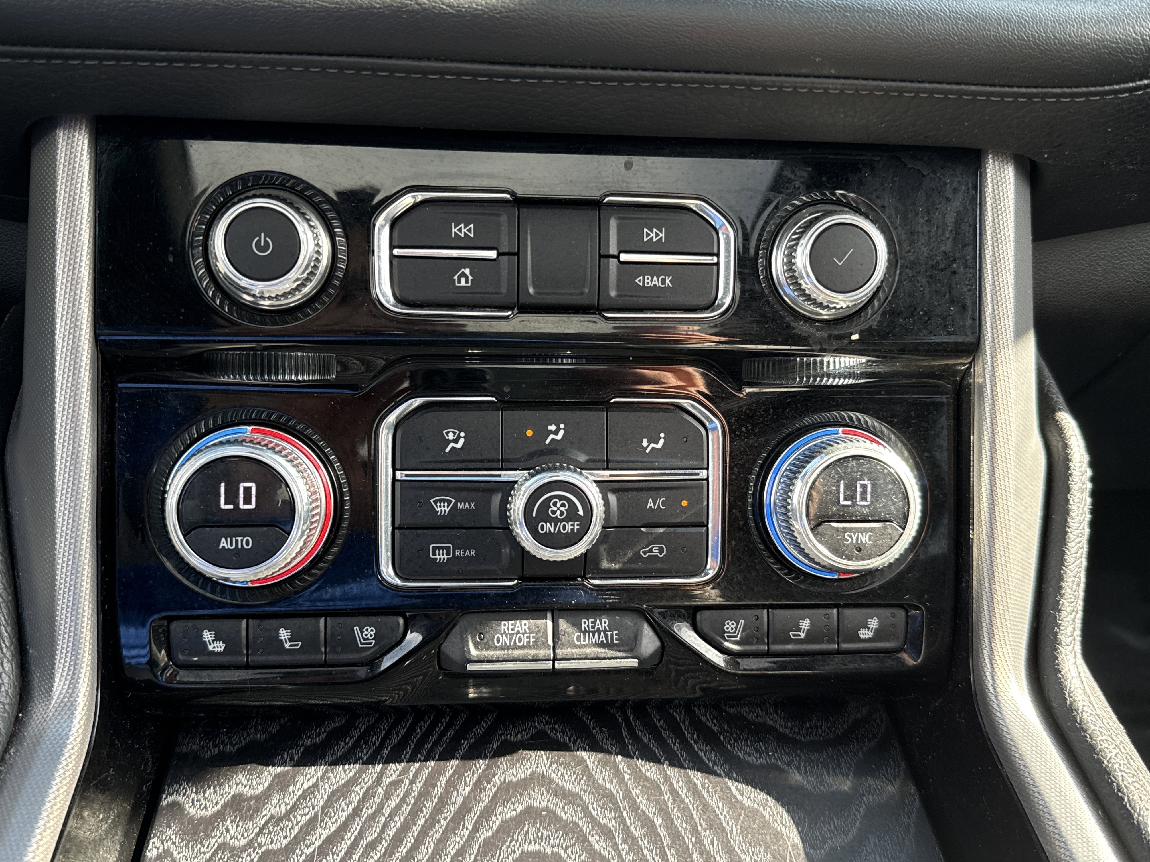 Used 2023 GMC Yukon XL Denali AWD/4WD image 21
