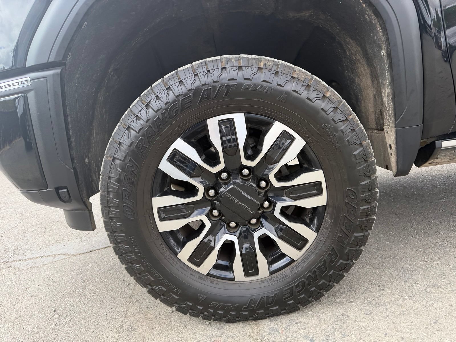Used 2024 GMC Sierra 2500 Denali Ultimate AWD/4WD image 9