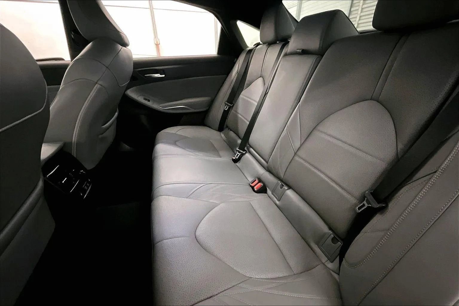 Used 2022 Toyota Avalon Limited w/ Advanced Safety Package image 25