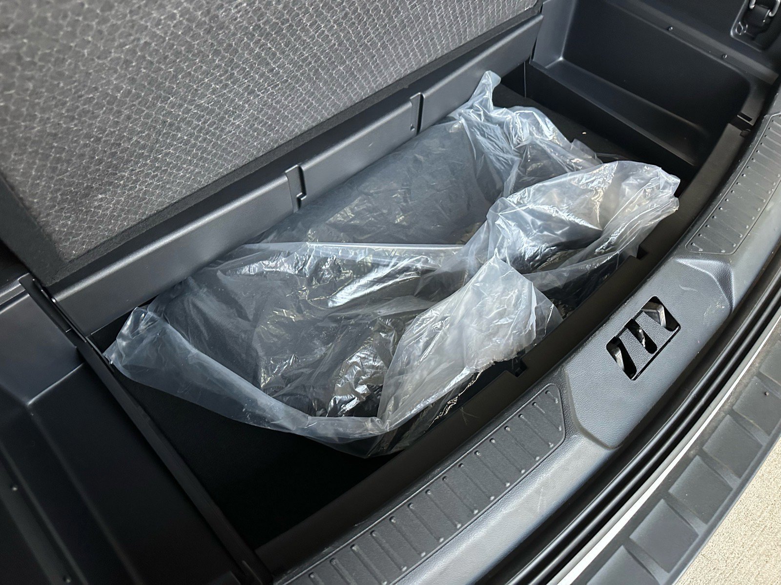 Certified 2025 Ford Explorer Active w/ Active Comfort Package image 27