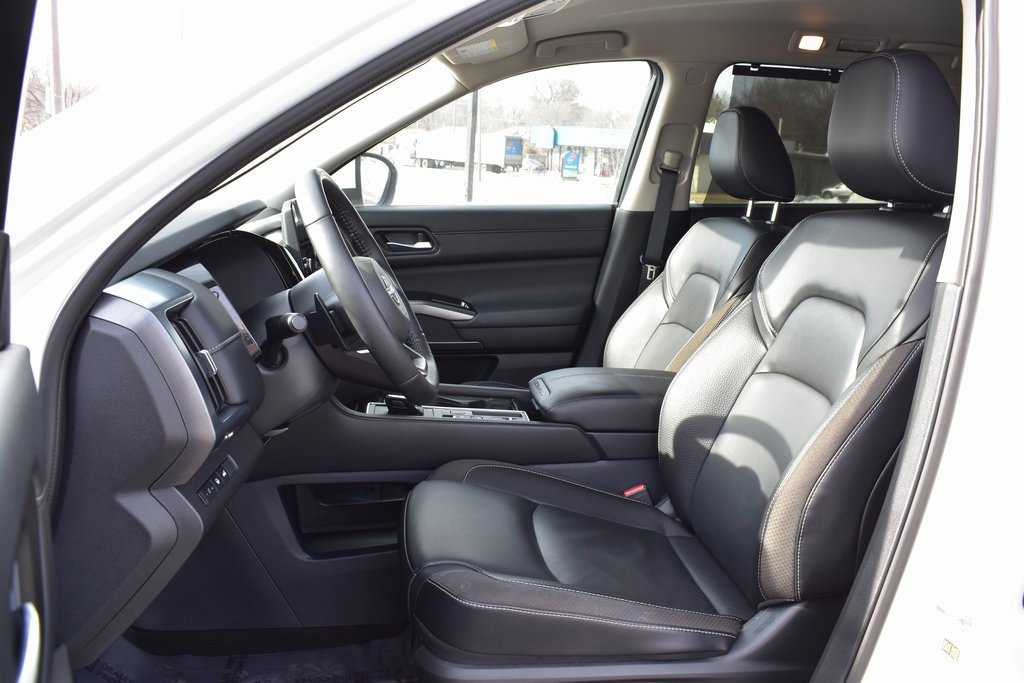Used 2024 Nissan Pathfinder SL image 6