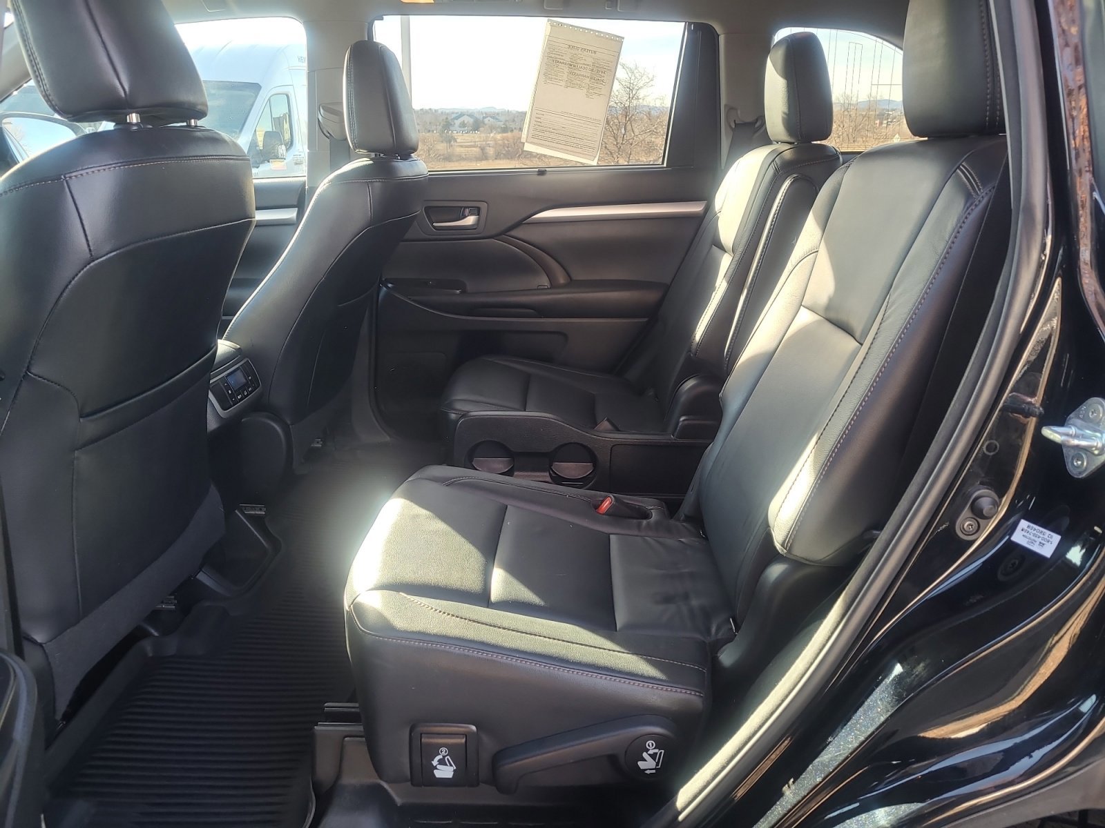 Used 2018 Toyota Highlander XLE image 17