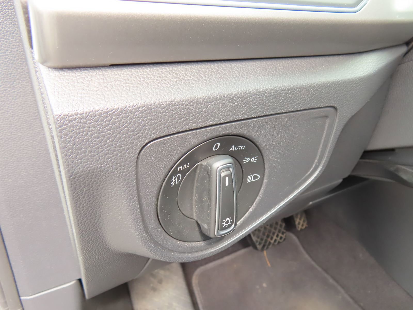 Used 2019 Volkswagen Atlas SE w/ Towing Package AWD/4WD image 13