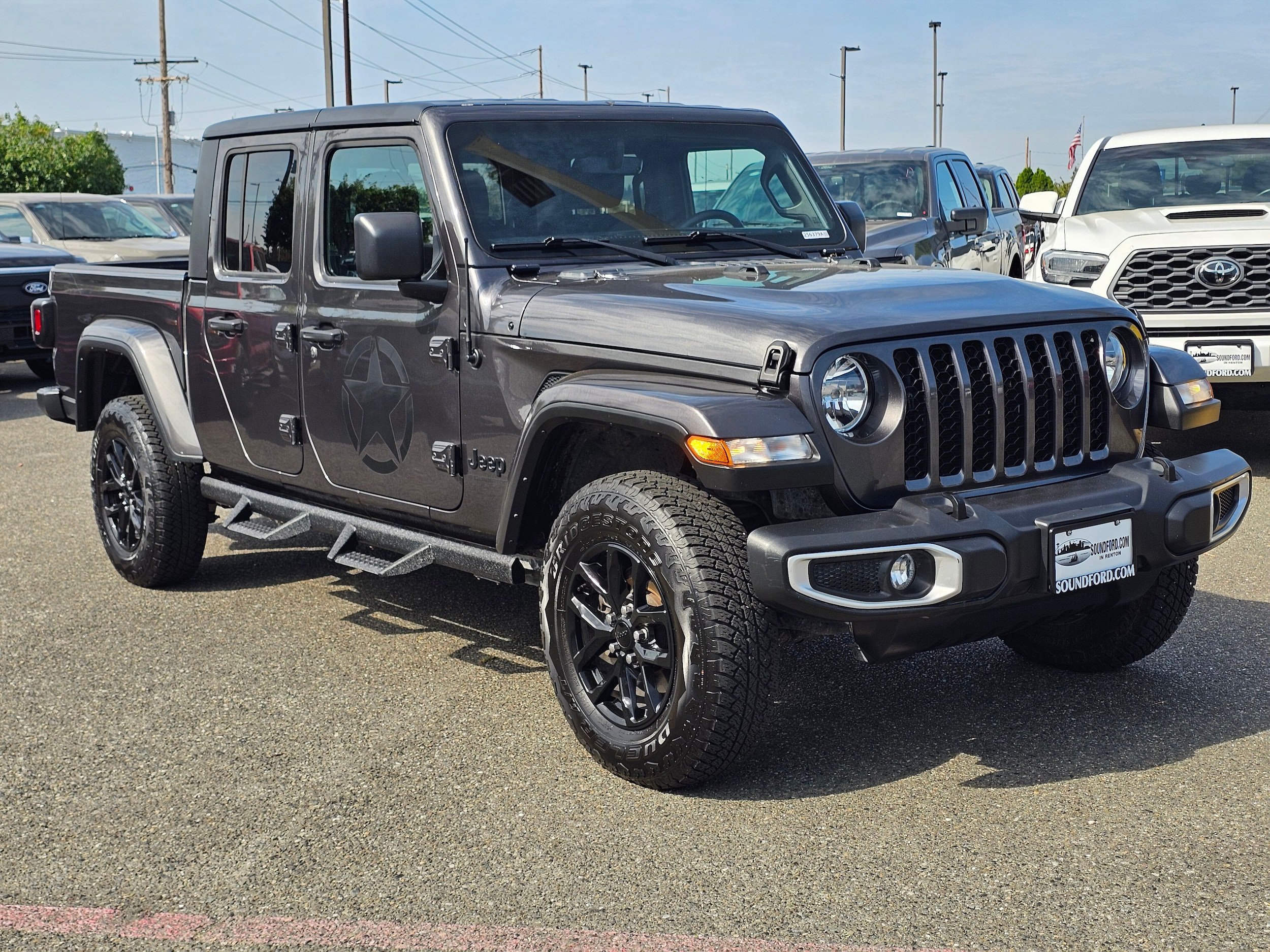 Used 2023 Jeep Gladiator Sport AWD/4WD image 3
