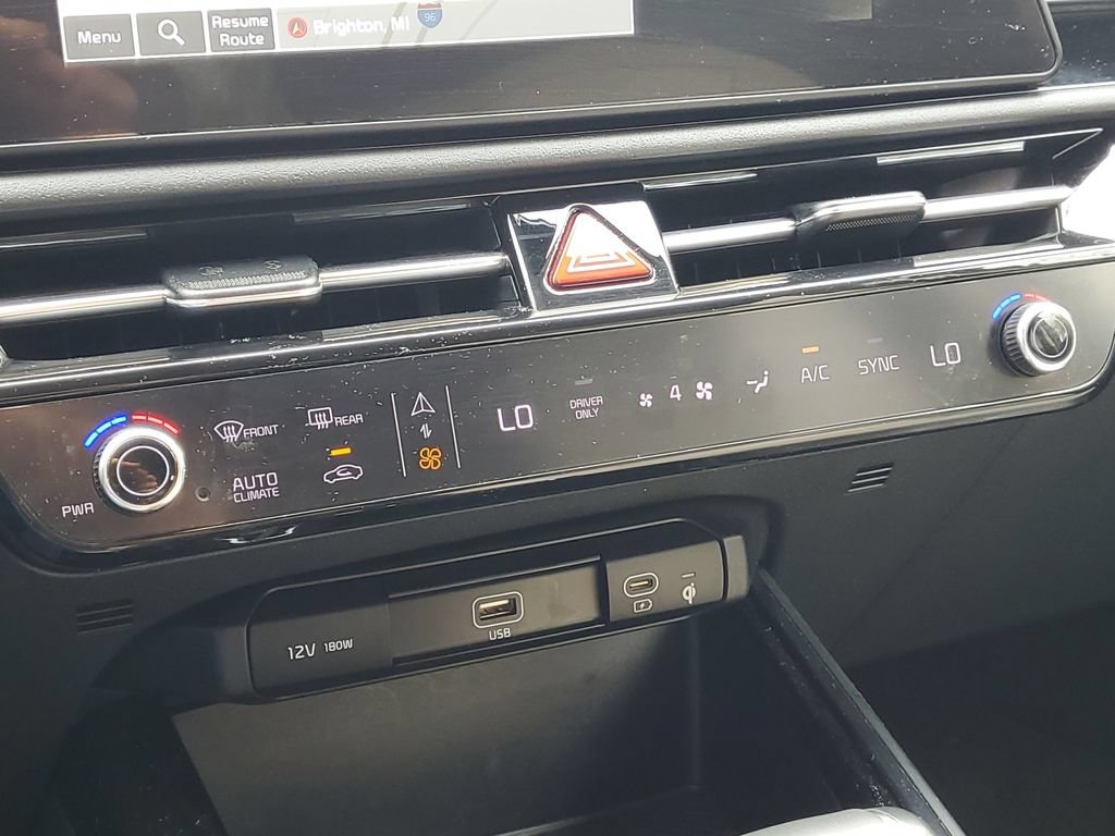 Used 2023 Kia Niro EX FWD image 30