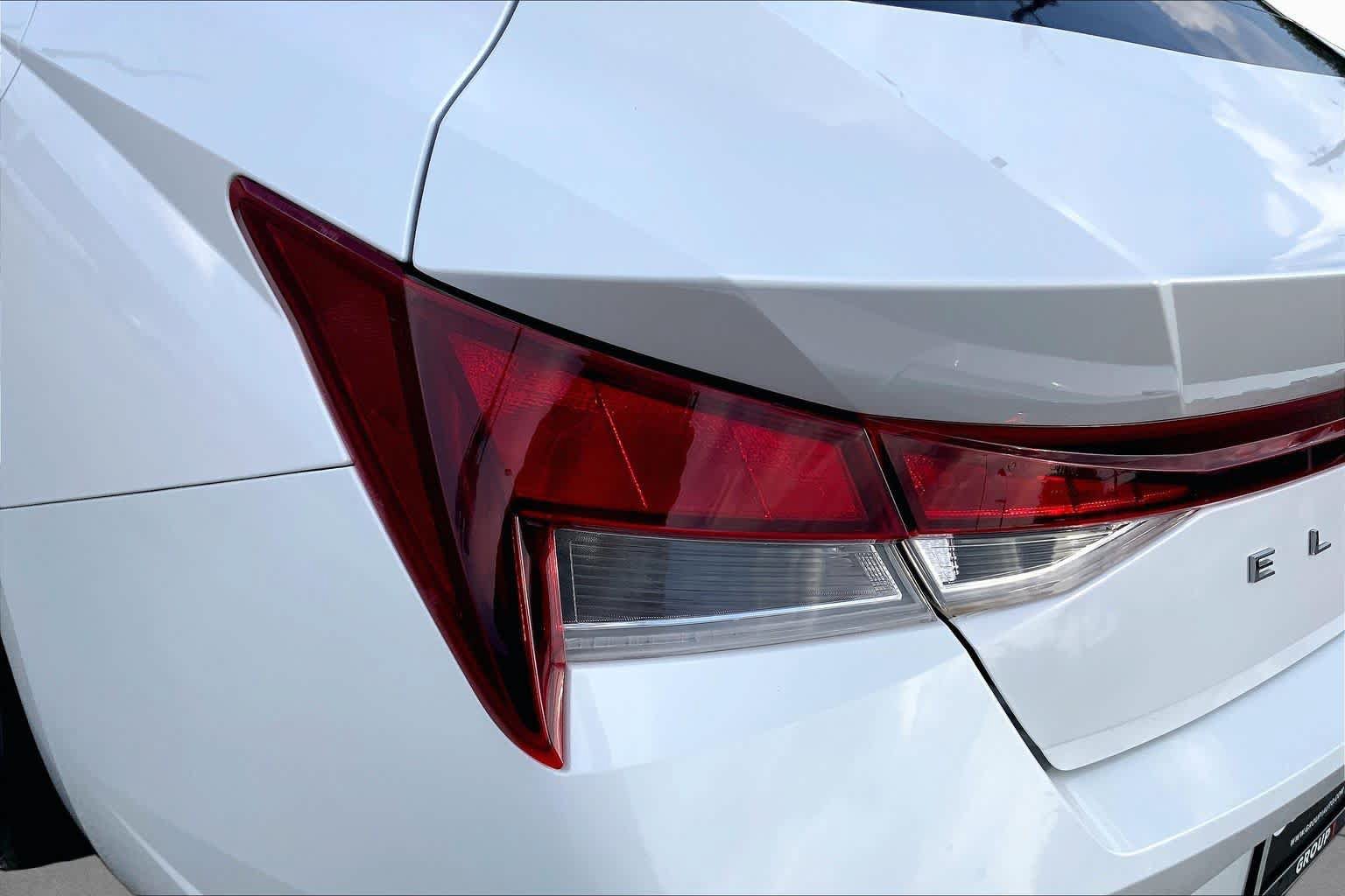 Used 2021 Hyundai Elantra SE FWD image 29