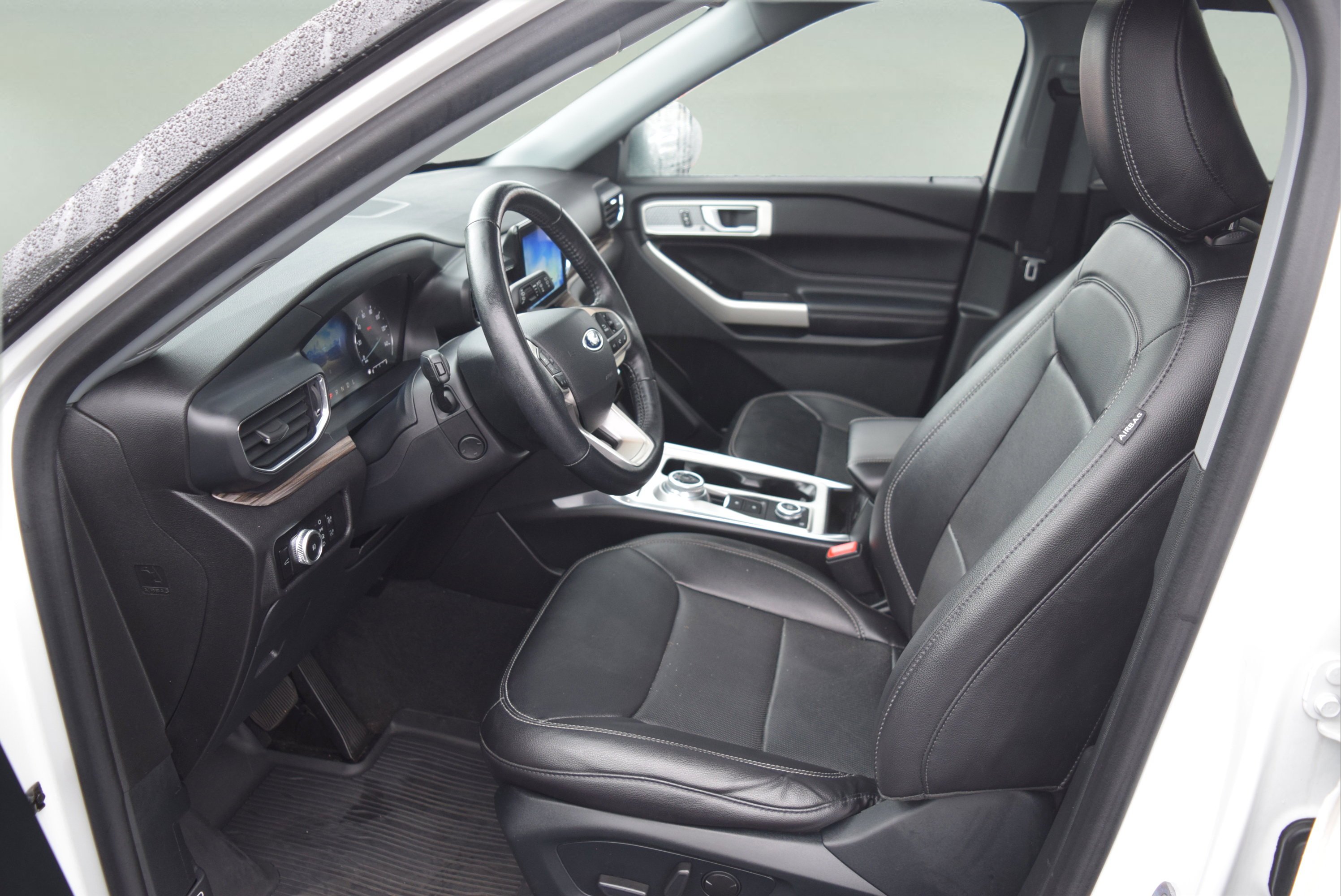 Certified 2023 Ford Explorer Limited w/ Equipment Group 301A AWD/4WD image 10