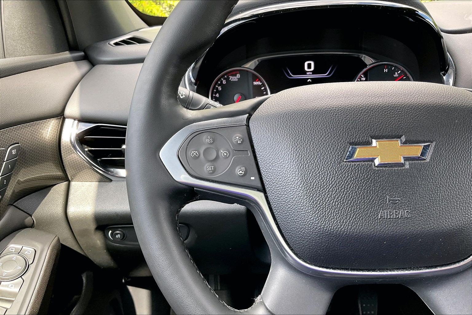 Used 2023 Chevrolet Traverse Premier AWD/4WD image 18