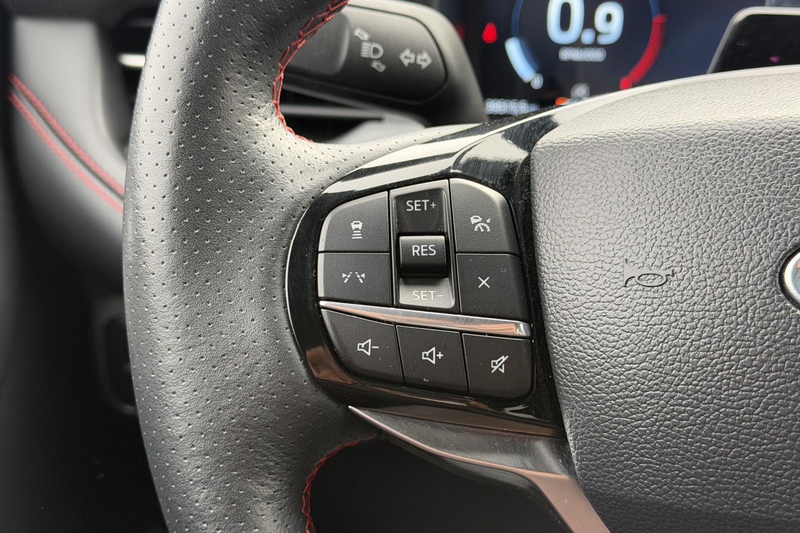 Certified 2025 Ford Explorer ST-Line AWD/4WD image 23