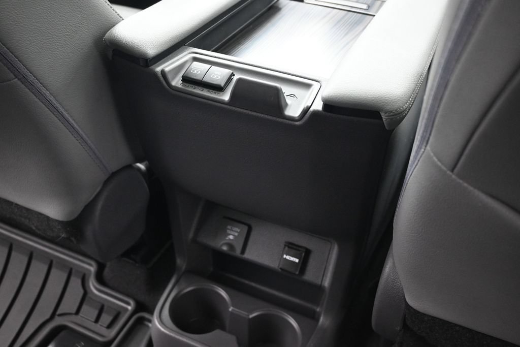 Used 2021 Toyota Sienna Limited FWD image 17