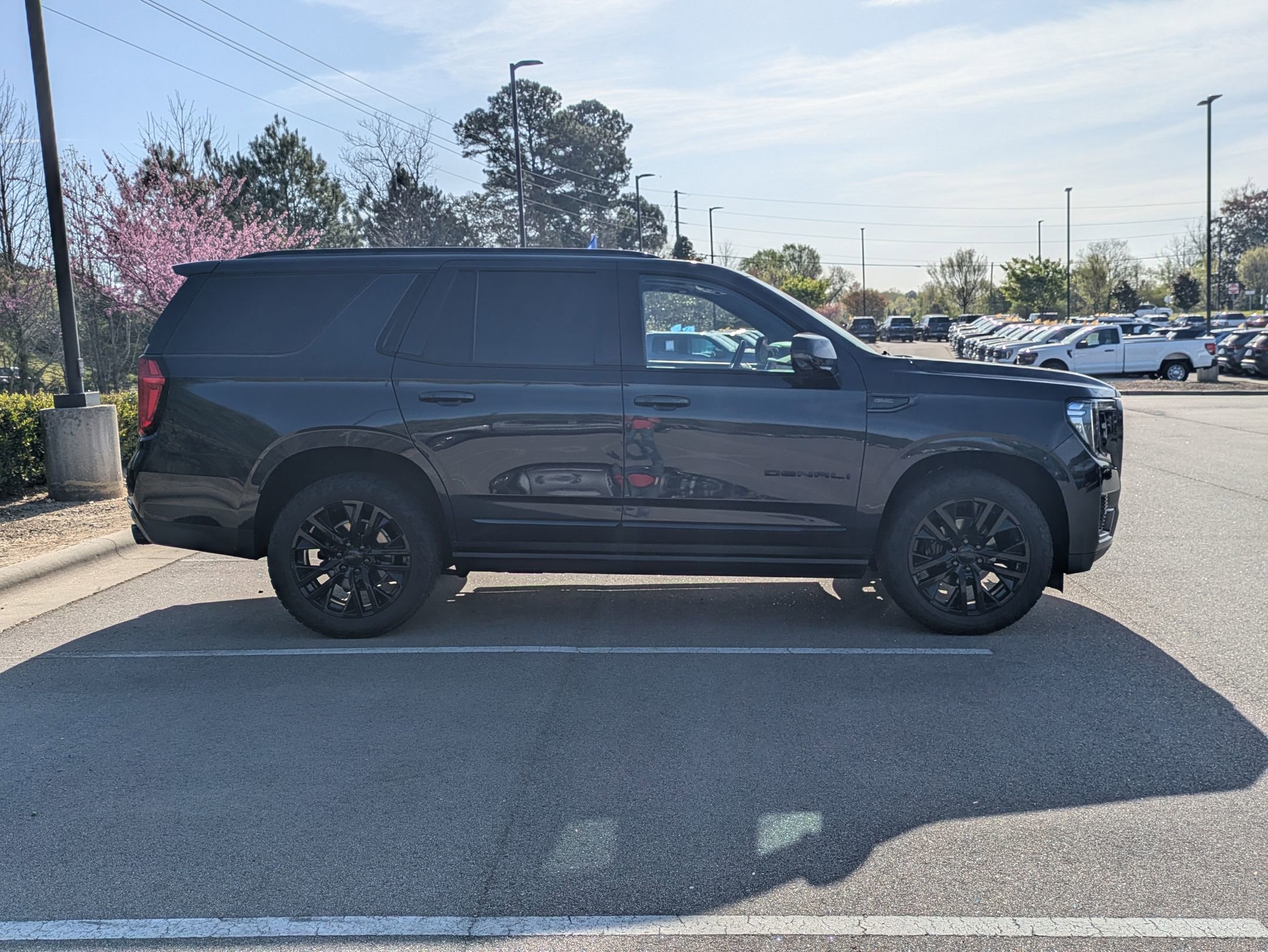 Used 2023 GMC Yukon Denali w/ LPO, Floor Liner Package AWD/4WD image 3