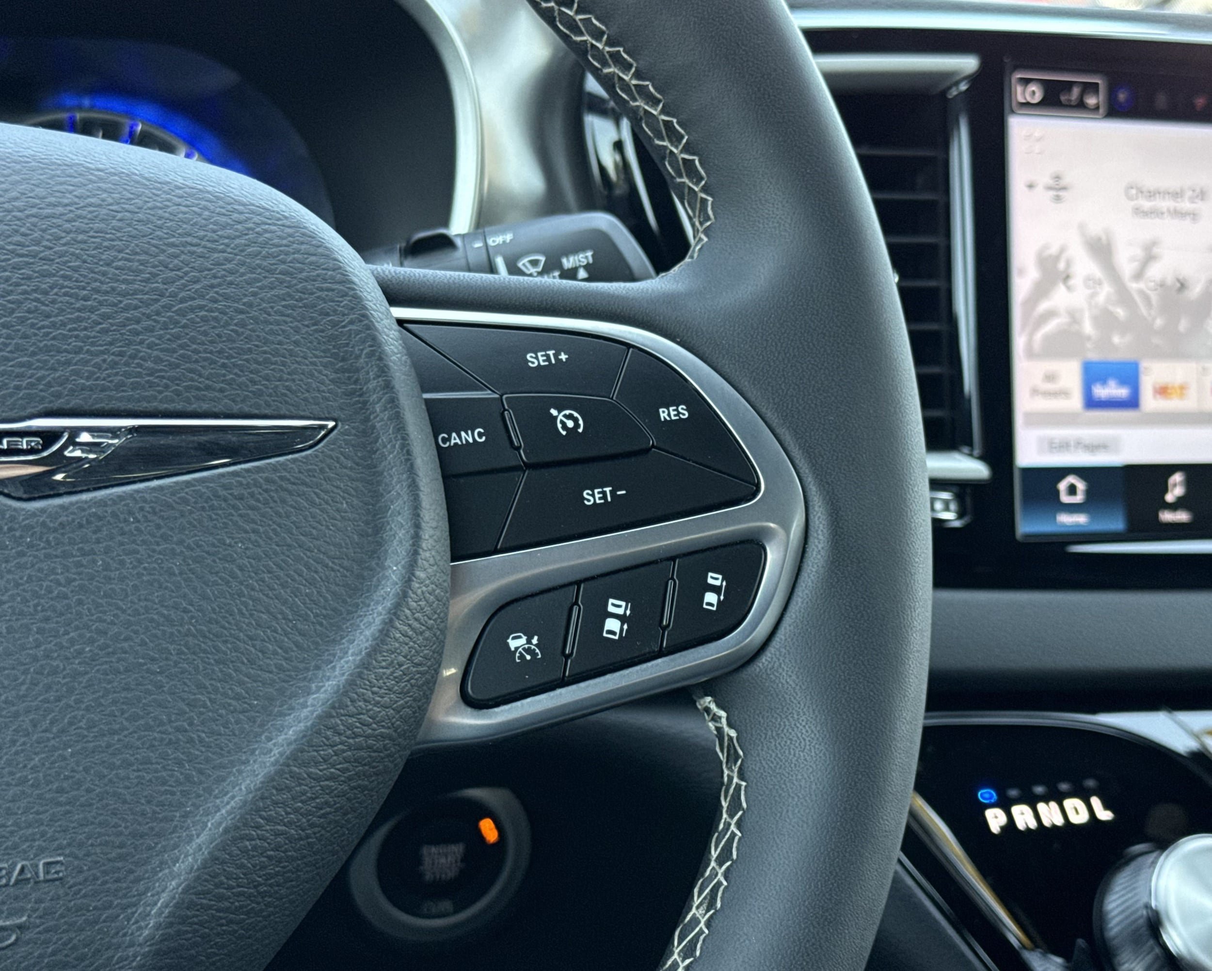 Used 2025 Chrysler Pacifica Select FWD image 16