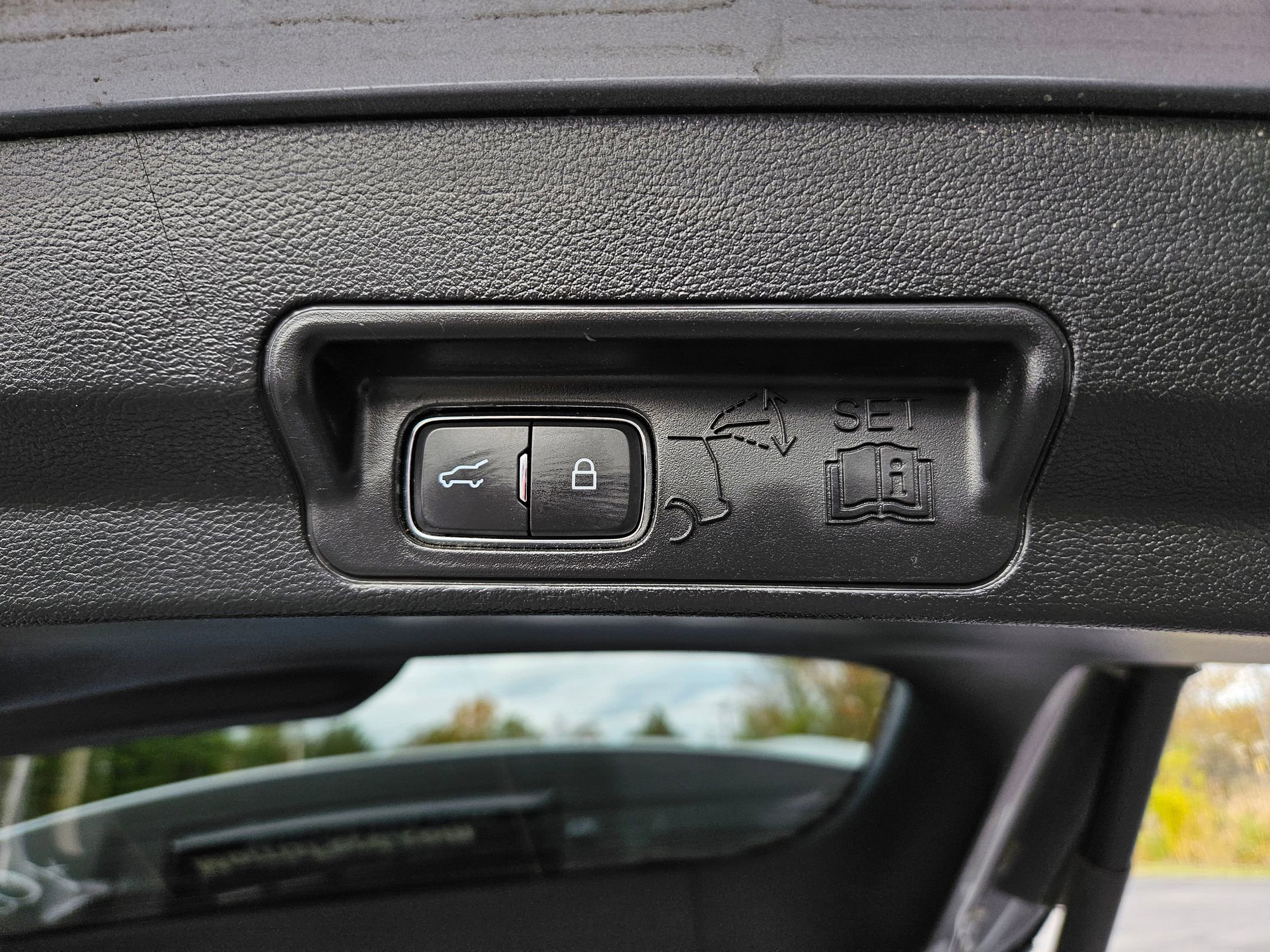 Certified 2022 Ford Explorer 4WD image 23