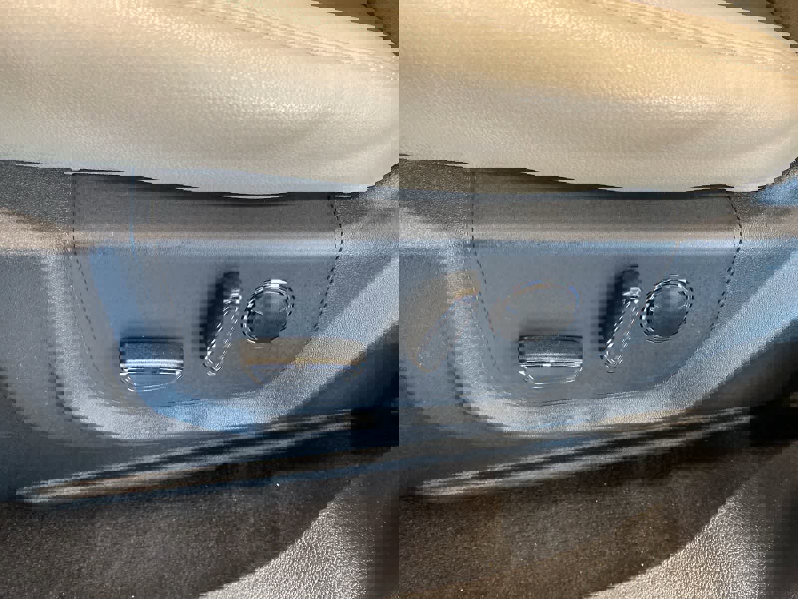 Certified 2023 Ford Expedition Limited image 16