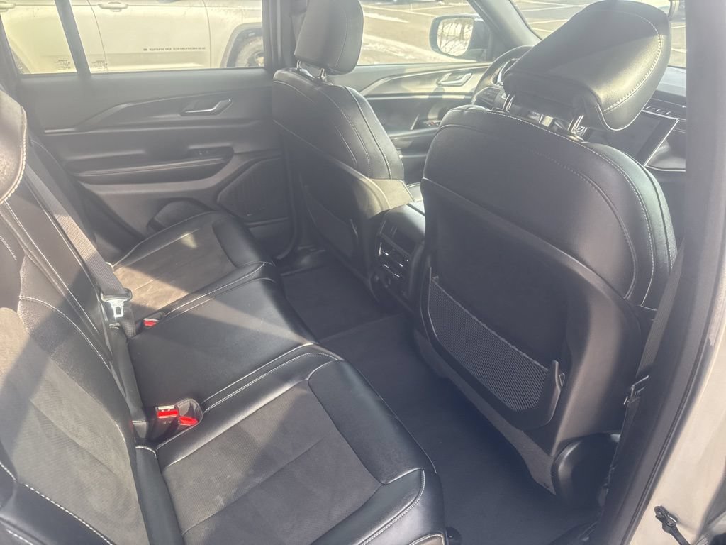 Used 2024 Jeep Grand Cherokee Altitude AWD/4WD image 40