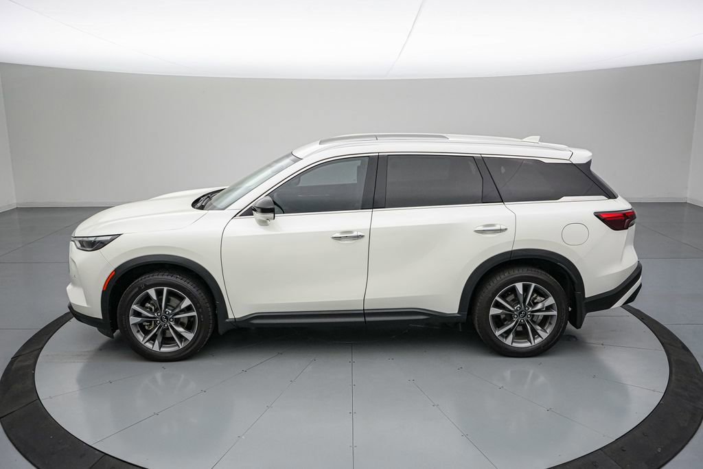 Used 2023 INFINITI QX60 Luxe w/ Cargo Package FWD image 2