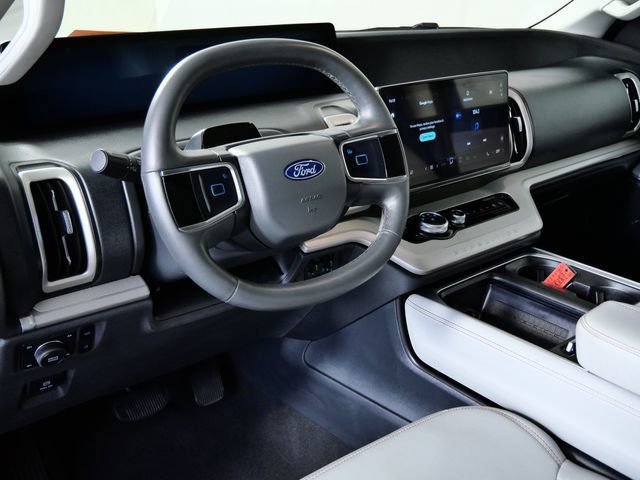 Certified 2025 Ford Expedition Active AWD/4WD image 3