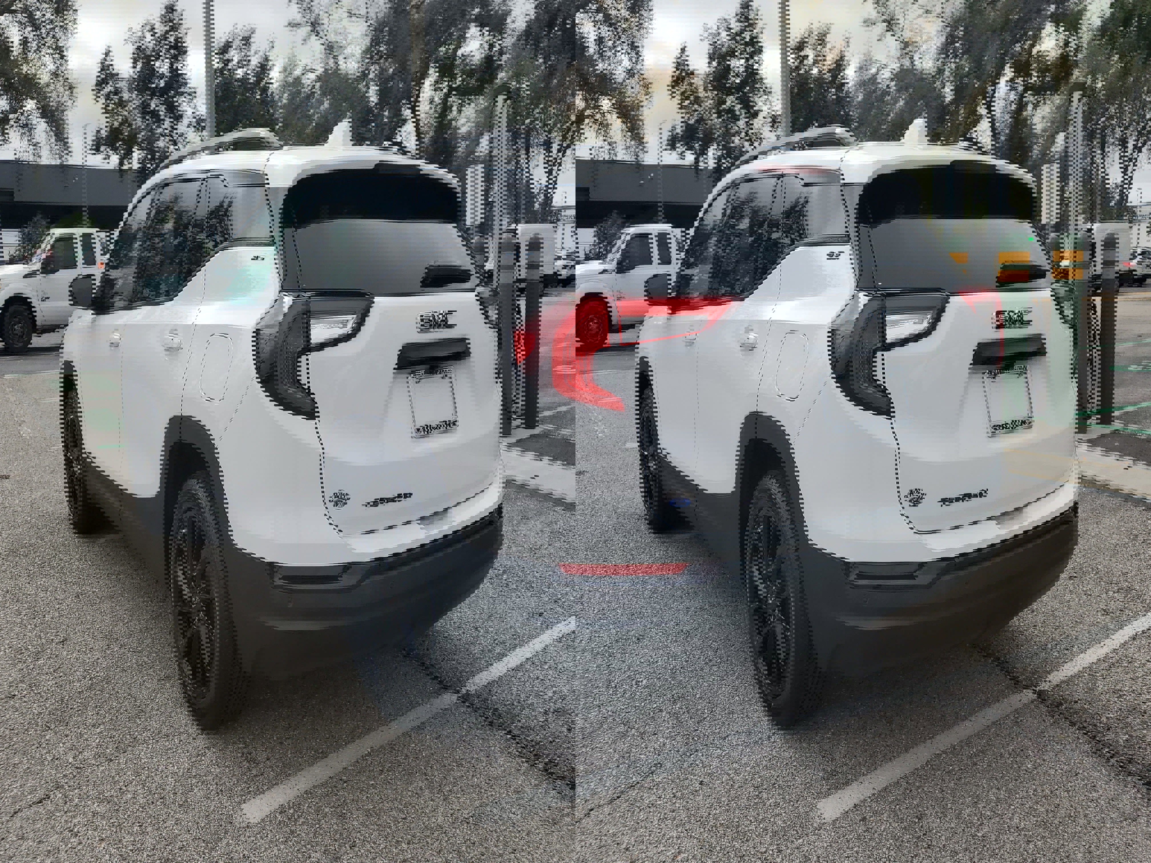 Used 2023 GMC Terrain SLT w/ Tech Package image 3