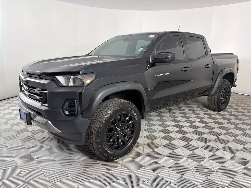 Used 2024 Chevrolet Colorado Trail Boss w/ Technology Package AWD/4WD image 3