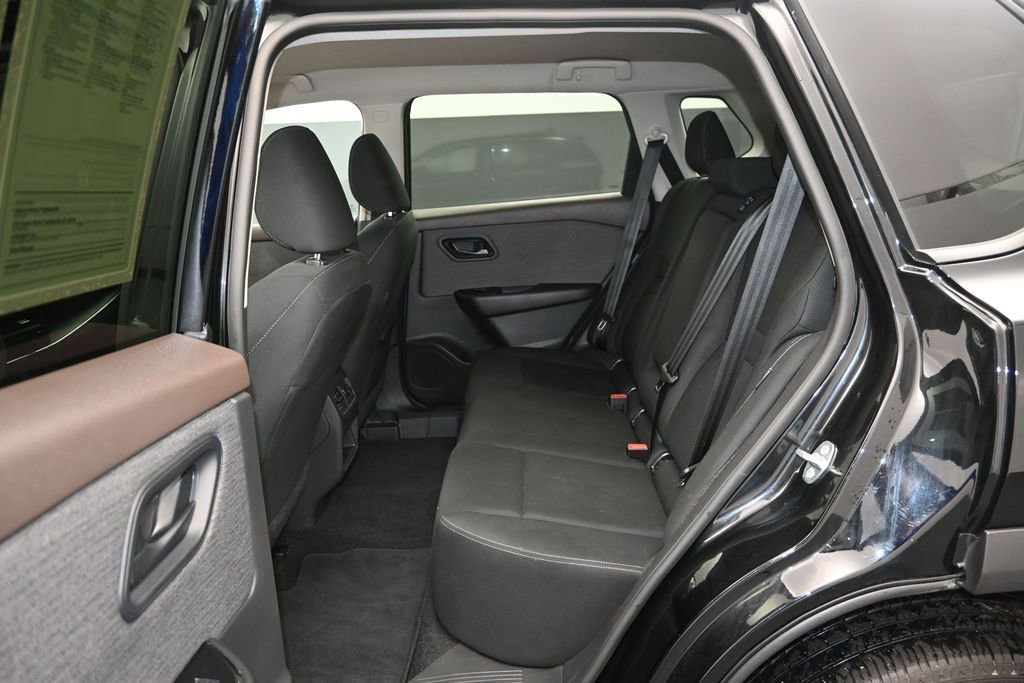 Used 2023 Nissan Rogue S AWD/4WD image 15