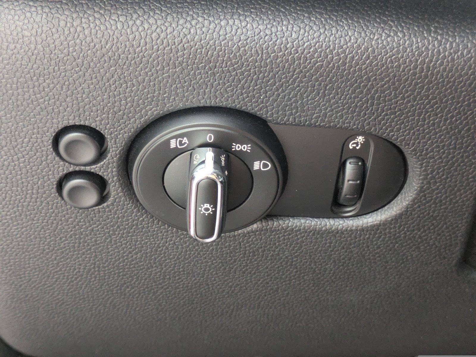 Used 2019 MINI Cooper 2-Door Hardtop FWD image 23