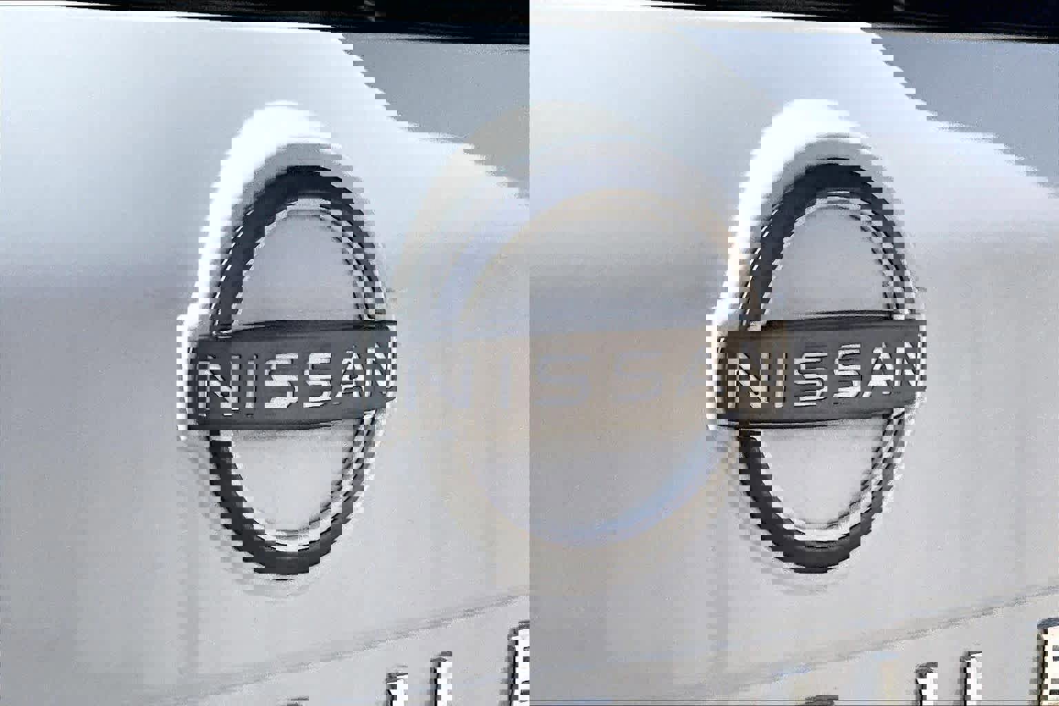 Used 2023 Nissan Rogue S image 33