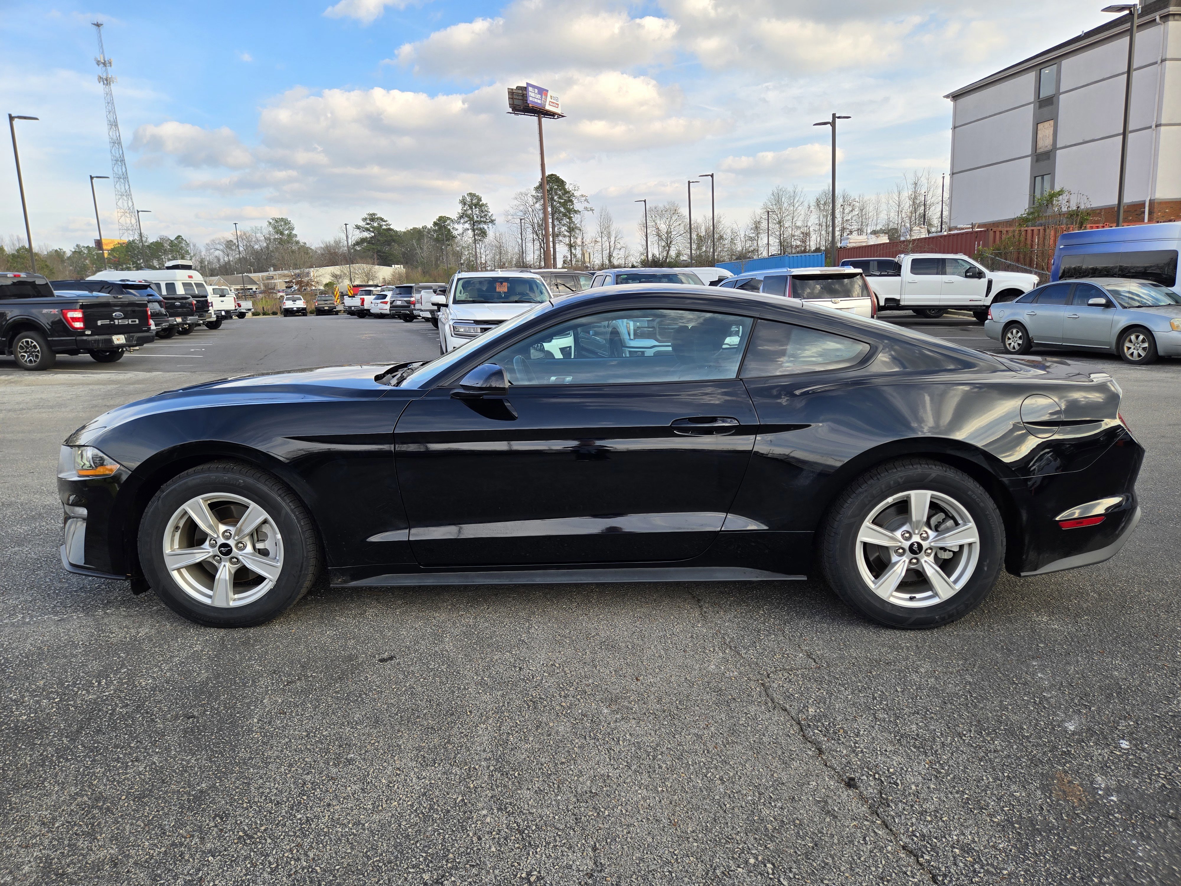 Certified 2022 Ford Mustang Coupe image 8