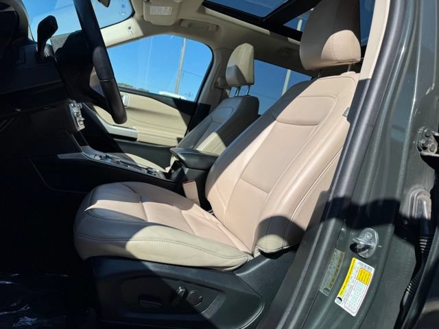Certified 2023 Ford Explorer XLT w/ Equipment Group 202A AWD/4WD image 5
