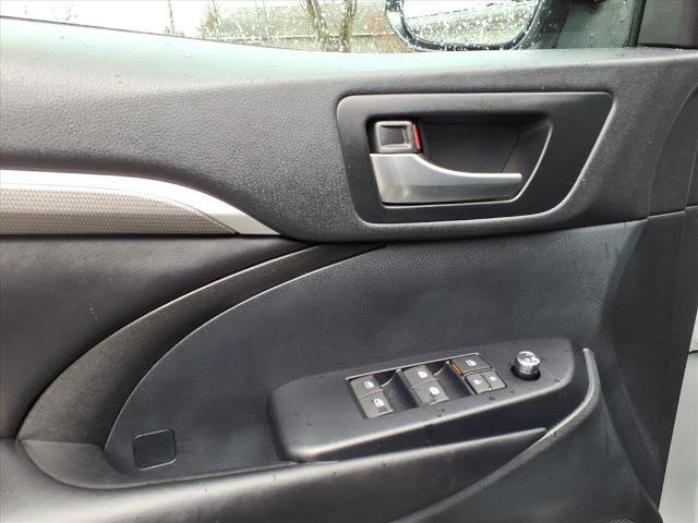 Used 2019 Toyota Highlander SE image 20