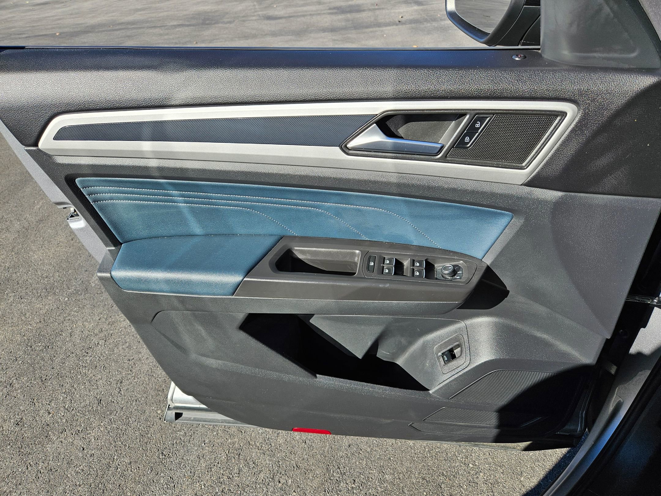 Used 2023 Volkswagen Atlas Cross Sport SEL image 6