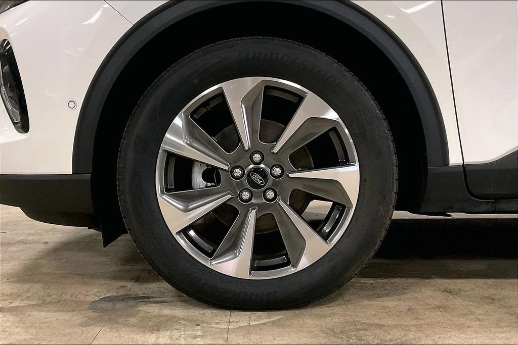 Certified 2023 Ford Escape Platinum w/ Premium Technology Package AWD/4WD image 9