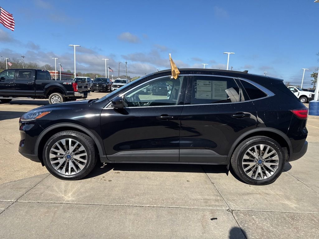 Certified 2022 Ford Escape Titanium w/ Class II Trailer Tow Package image 3