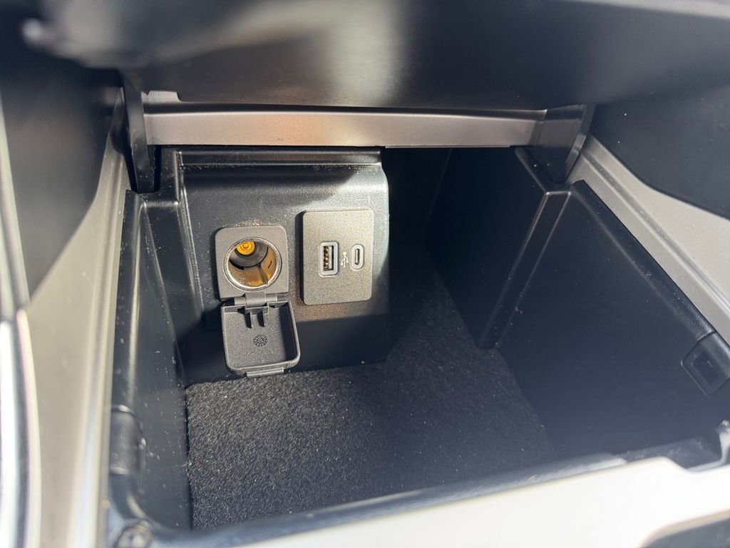 Certified 2022 Ford Explorer Limited w/ Equipment Group 301A image 23