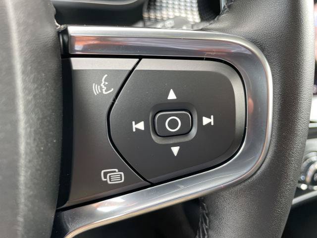 Used 2025 Volvo XC40 B5 Plus AWD/4WD image 14