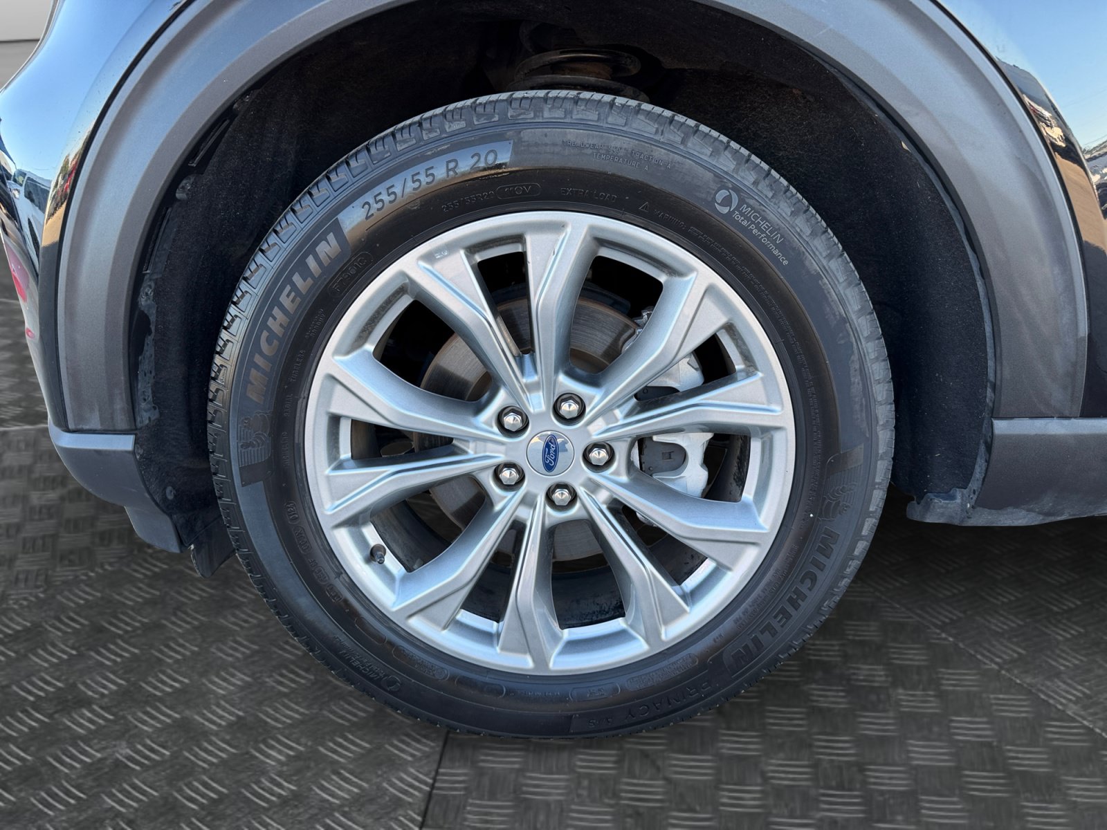 Certified 2024 Ford Explorer Limited RWD image 9