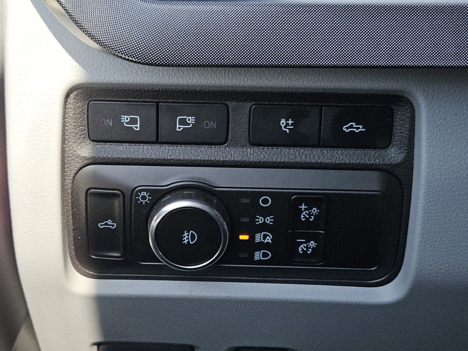 Certified 2024 Ford F350 Limited w/ FX4 Off-Road Package image 25