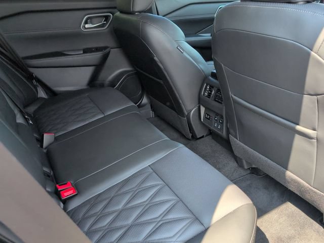 Used 2026 Nissan Rogue Platinum w/ Platinum Premium Package AWD/4WD image 16