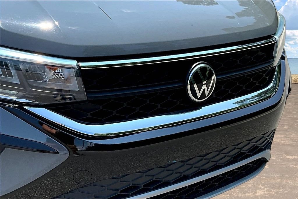 Used 2022 Volkswagen Taos SE w/ Panoramic Sunroof Package FWD image 33