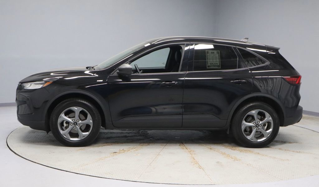 Certified 2025 Ford Escape ST-Line AWD/4WD image 2