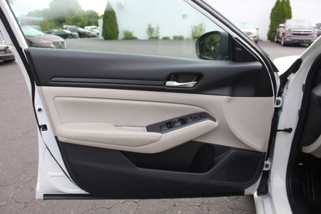 Used 2025 Nissan Altima 2.5 SV FWD image 19