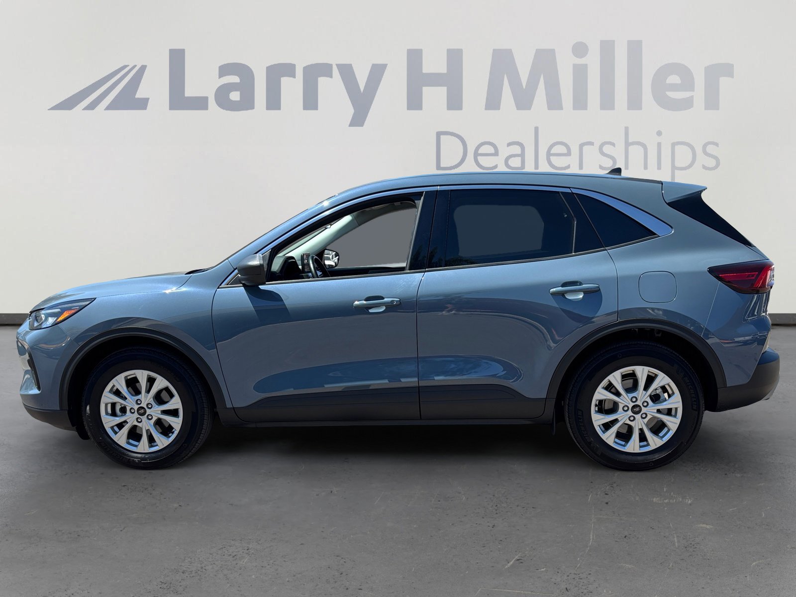 Certified 2024 Ford Escape Active FWD image 2
