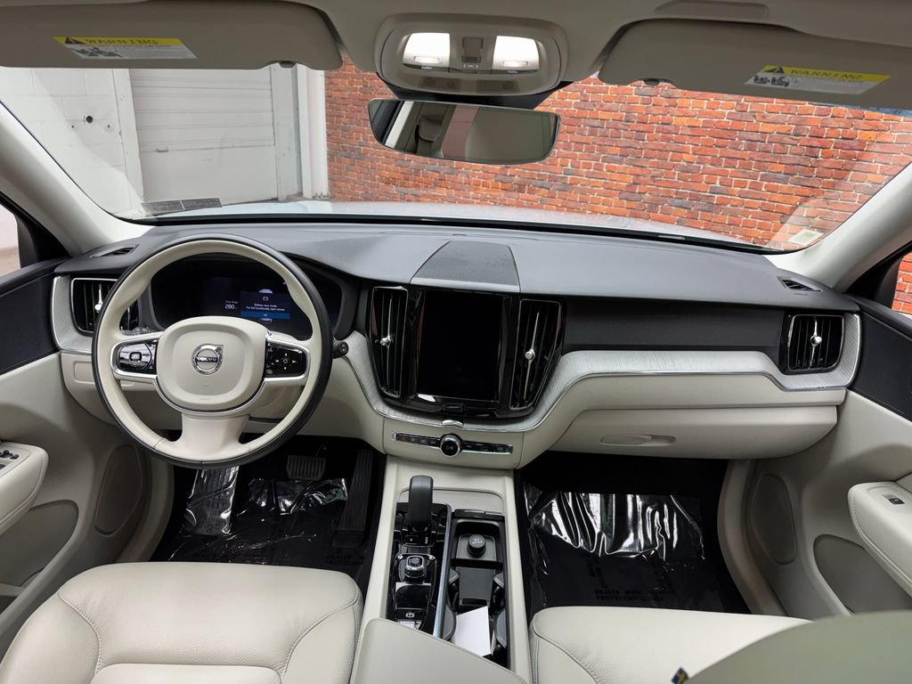 Used 2024 Volvo XC60 B5 Plus w/ Protection Package Premier AWD/4WD image 12