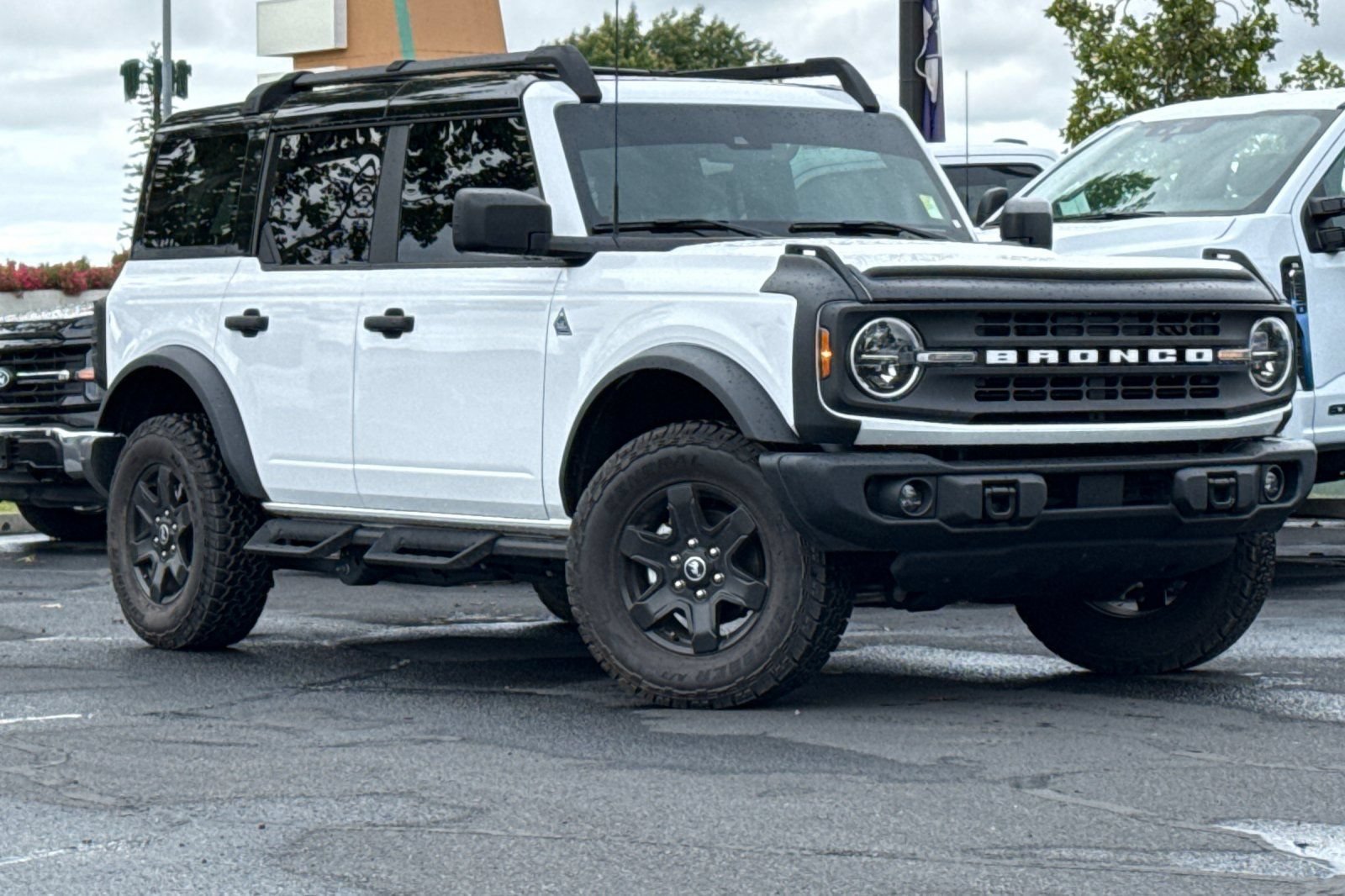 Certified 2024 Ford Bronco Black Diamond AWD/4WD image 2