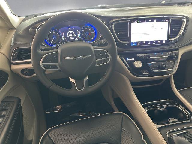 Used 2023 Chrysler Pacifica Limited FWD image 3