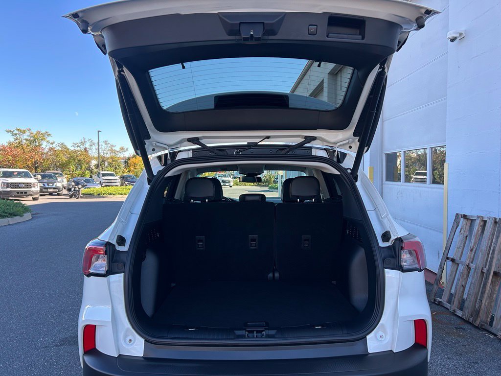 Certified 2022 Ford Escape Titanium w/ Titanium Elite Package AWD/4WD image 30